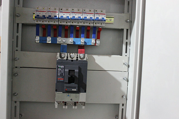 電力系統的堅實支撐 重慶成套開關柜與配電柜行業全景觀察